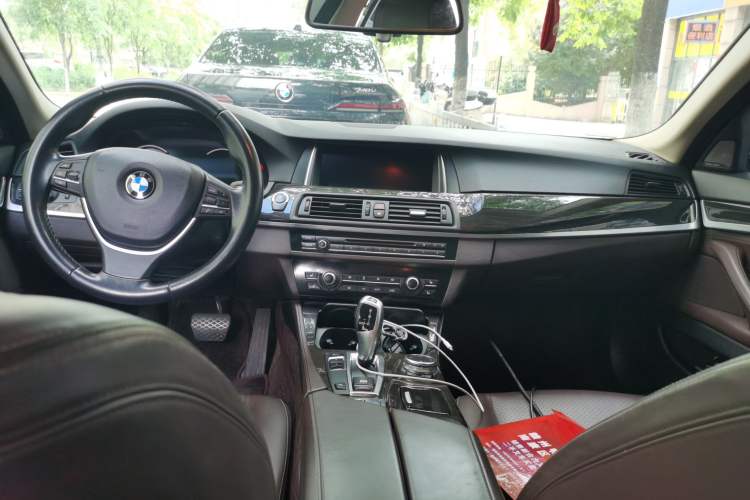 Used BMW 5 Series 2017 525Li Luxury Design Package Center Console