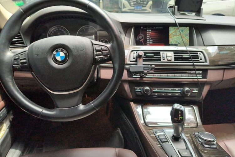 Used BMW 5 Series 2017 525Li Luxury Design Package Center Console