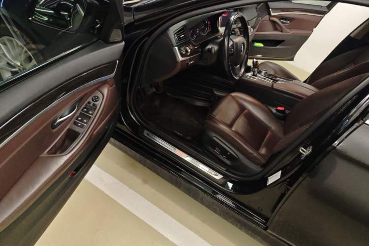 Used BMW 5 Series 2017 525Li Luxury Design Package Driver Seat