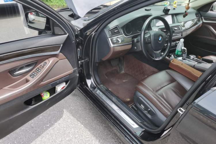 Used BMW 5 Series 2017 525Li Luxury Design Package Driver Seat