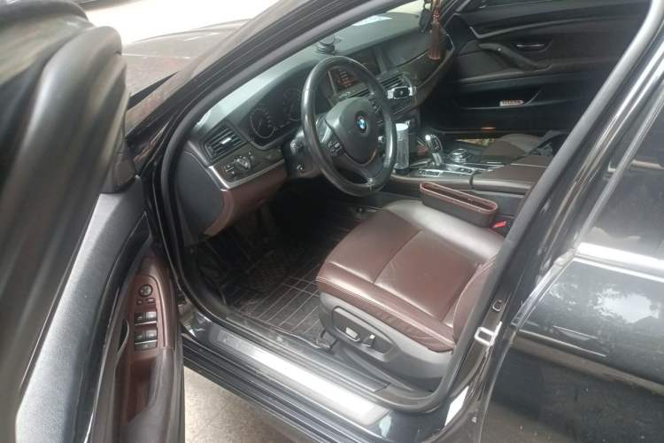 Used BMW 5 Series 2017 525Li Luxury Design Package Driver Seat