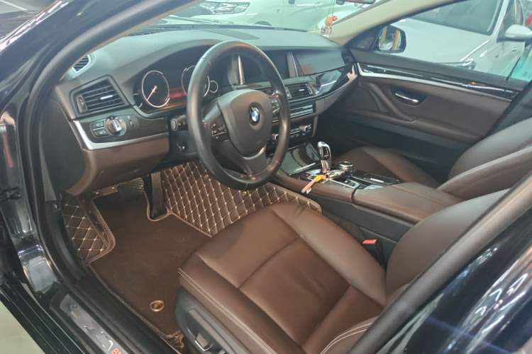 Used BMW 5 Series 2017 525Li Luxury Design Package Driver Seat