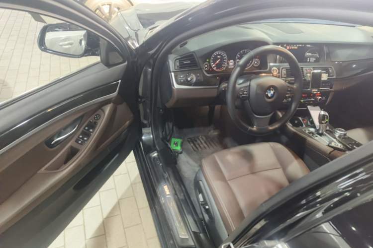 Used BMW 5 Series 2017 525Li Luxury Design Package Driver Seat
