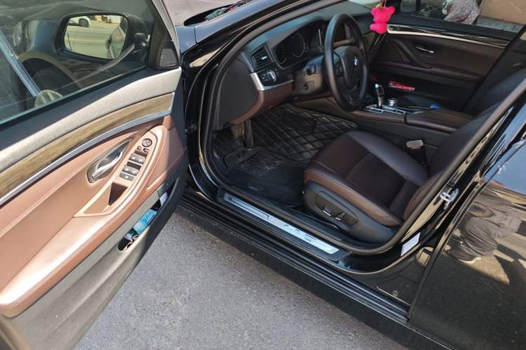Used BMW 5 Series 2017 525Li Luxury Design Package Driver Seat