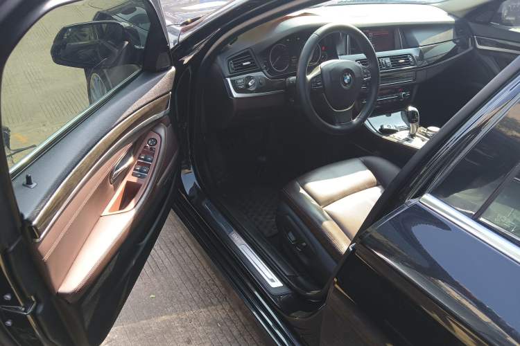 Used BMW 5 Series 2017 525Li Luxury Design Package Driver Seat