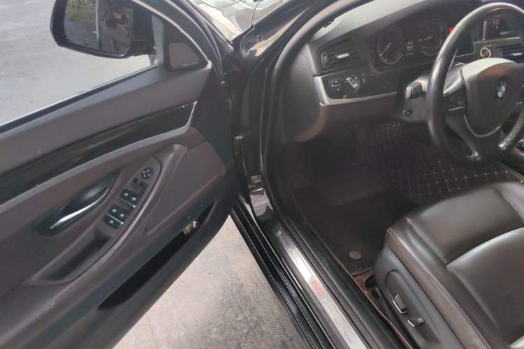 Used BMW 5 Series 2017 525Li Luxury Design Package Driver Seat