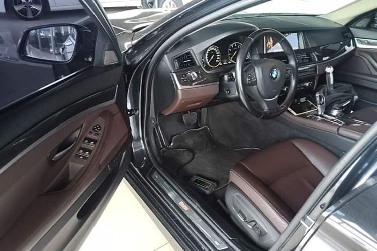 Used BMW 5 Series 2017 525Li Luxury Design Package Driver Seat