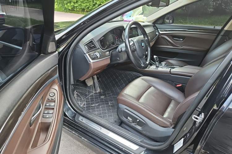 Used BMW 5 Series 2017 525Li Luxury Design Package Driver Seat