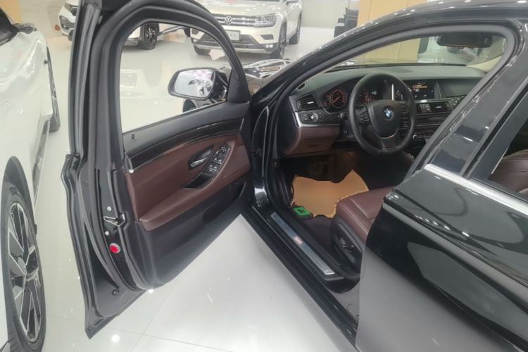 Used BMW 5 Series 2017 525Li Luxury Design Package Driver Seat