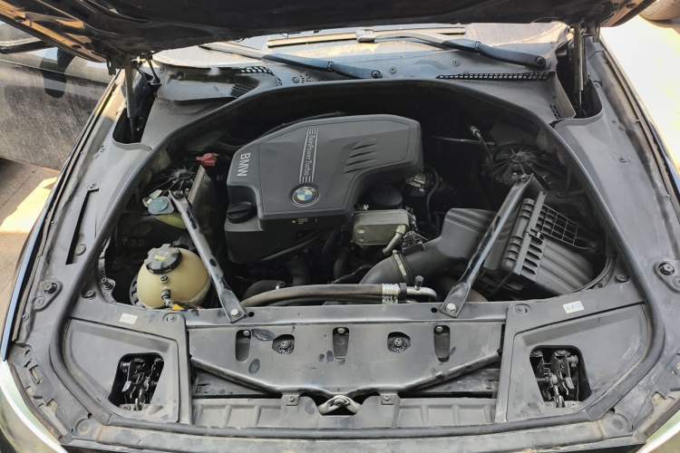 Used BMW 5 Series 2017 525Li Luxury Design Package Engine Bay