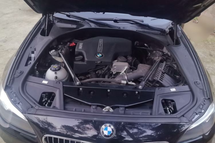 Used BMW 5 Series 2017 525Li Leading Model Engine Bay
