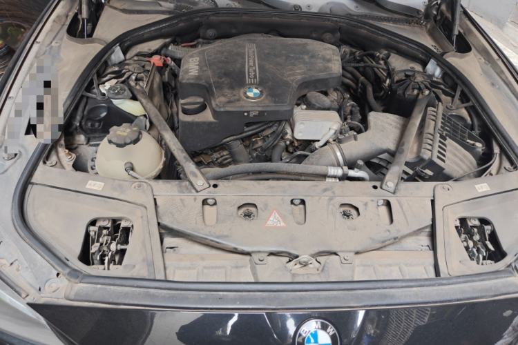 Used BMW 5 Series 2017 520Li Elegant Edition Engine Bay