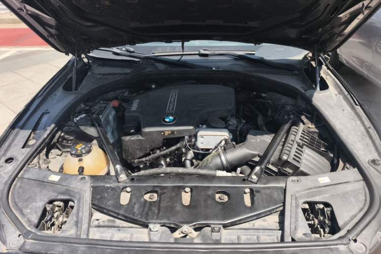 Used BMW 5 Series 2017 520Li Elegant Edition Engine Bay