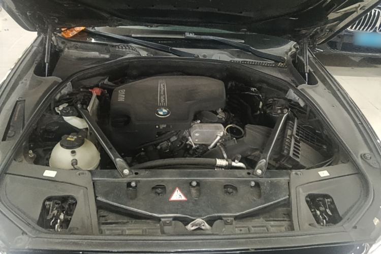 Used BMW 5 Series 2017 520Li Elegant Edition Engine Bay
