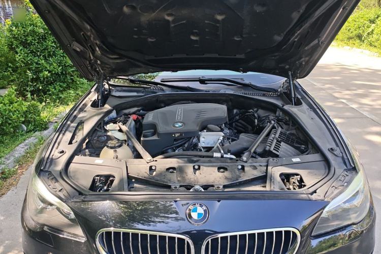 Used BMW 5 Series 2017 525Li Leading Model Engine Bay