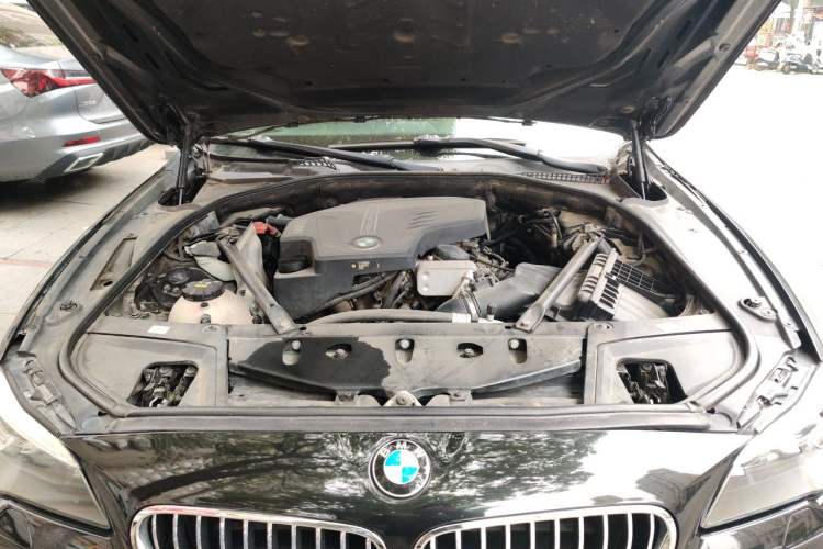 Used BMW 5 Series 2017 528Li Leading Model Engine Bay