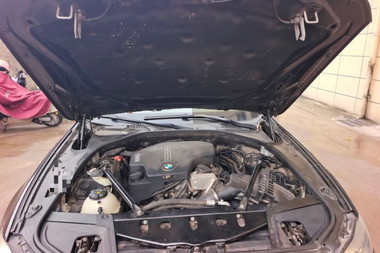 Used BMW 5 Series 2017 520Li Elegant Edition Engine Bay
