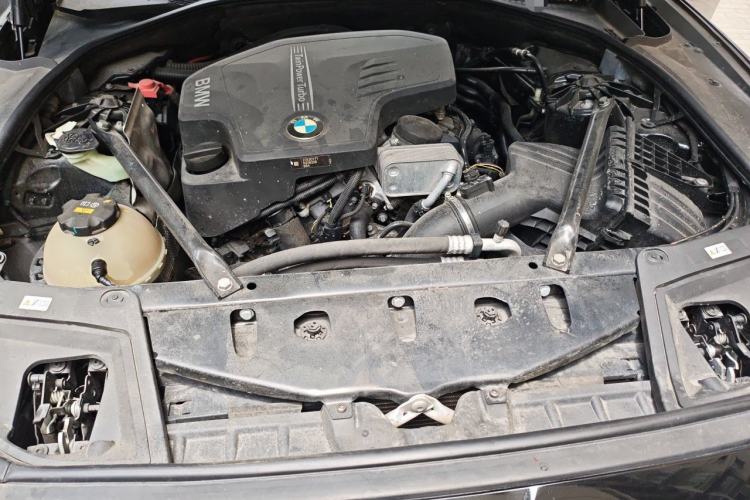 Used BMW 5 Series 2017 520Li Elegant Edition Engine Bay