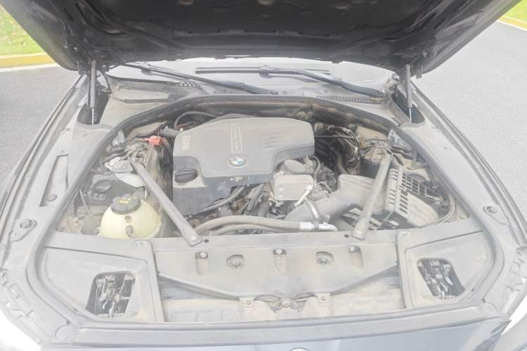 Used BMW 5 Series 2017 520Li Elegant Edition Engine Bay