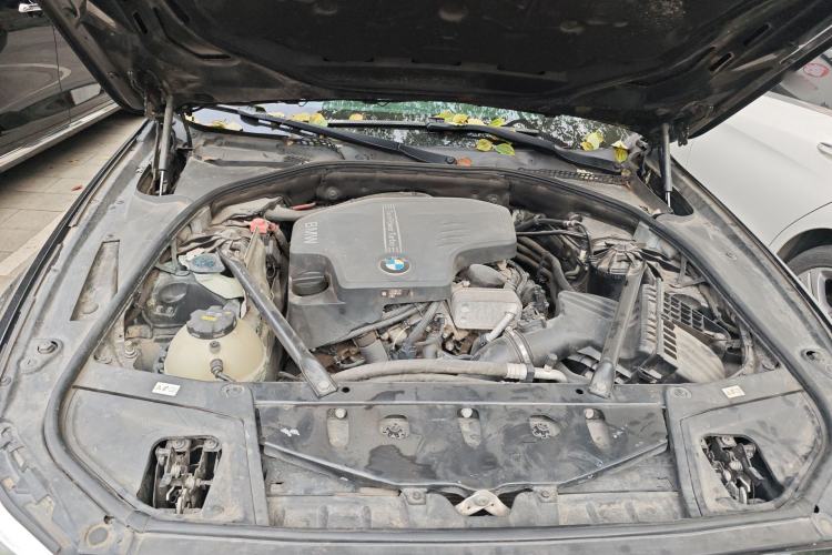 Used BMW 5 Series 2017 520Li Elegant Edition Engine Bay