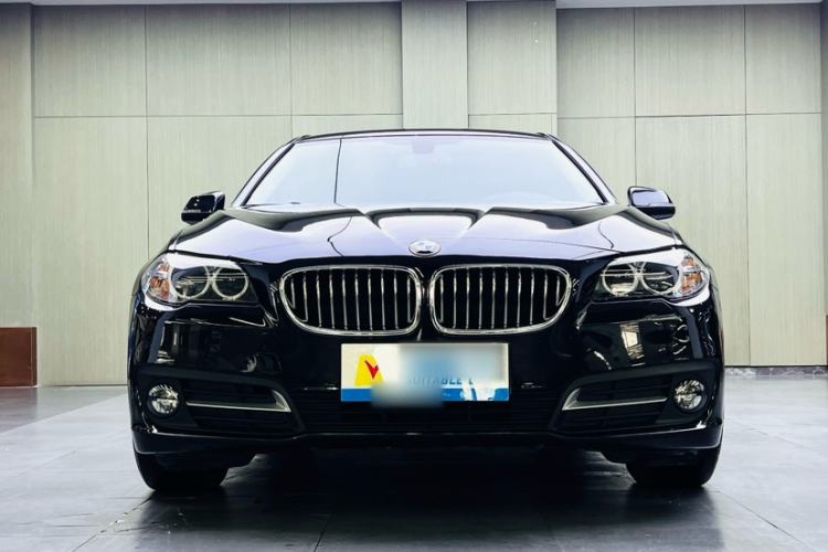 Used BMW 5 Series 2017 525Li Leading Model Engine Bay