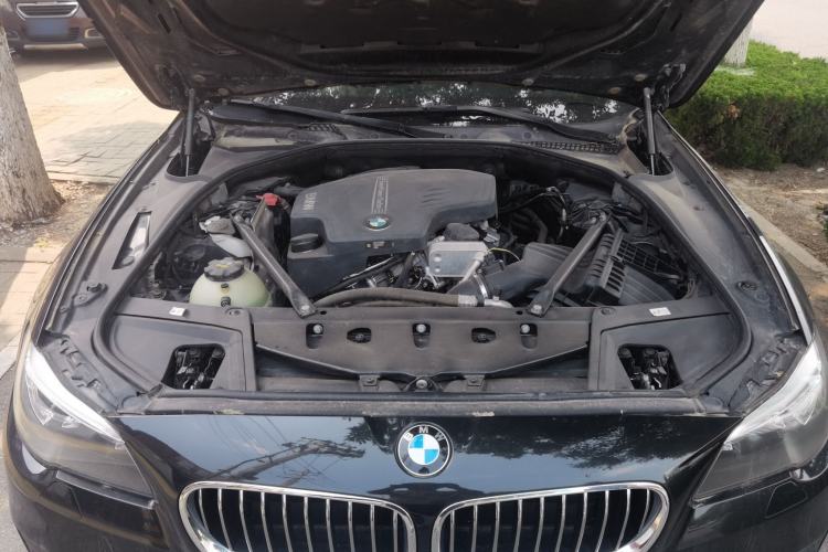 Used BMW 5 Series 2017 525Li Leading Model Engine Bay