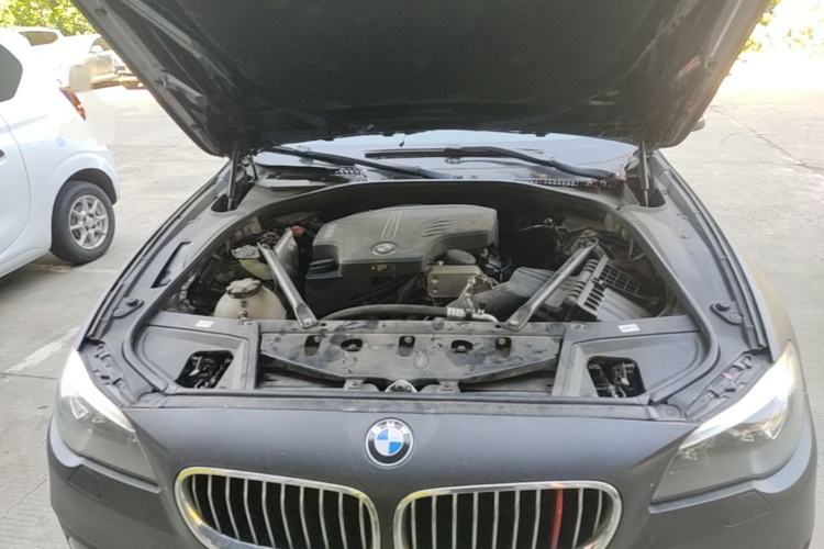 Used BMW 5 Series 2017 520Li Elegant Edition Engine Bay