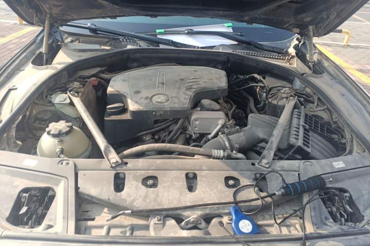 Used BMW 5 Series 2017 520Li Elegant Edition Engine Bay