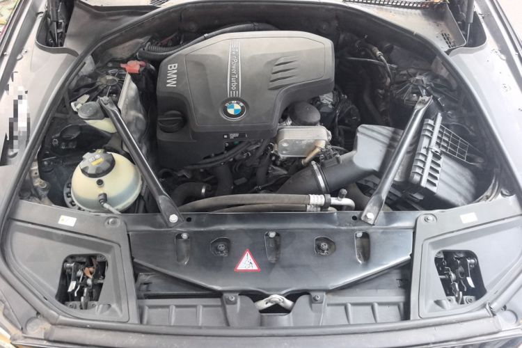 Used BMW 5 Series 2017 520Li Elegant Edition Engine Bay