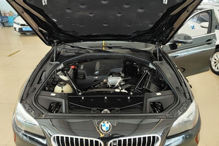 Used BMW 5 Series 2017 520Li Elegant Edition Engine Bay