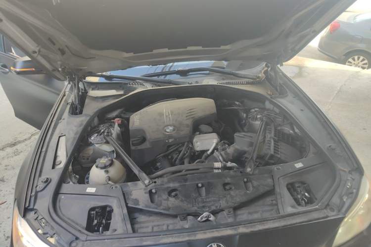 Used BMW 5 Series 2017 525Li Luxury Design Package Engine Bay