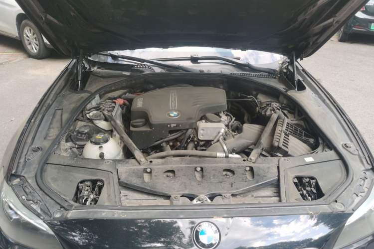 Used BMW 5 Series 2017 520Li Elegant Edition Engine Bay