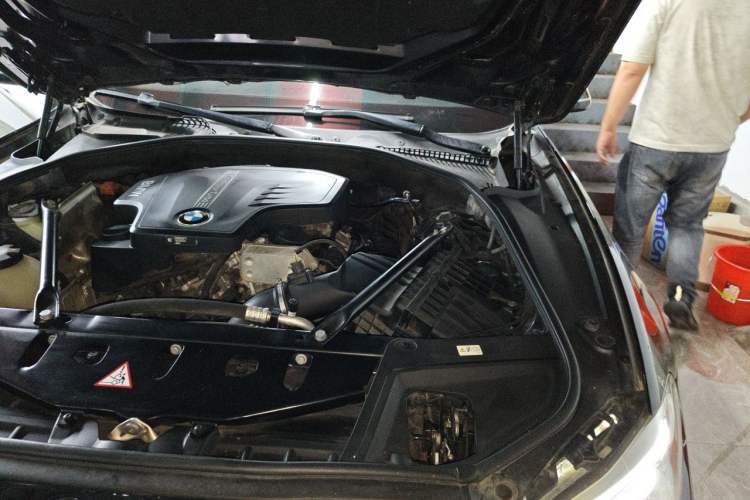 Used BMW 5 Series 2017 525Li Luxury Design Package Engine Bay Left