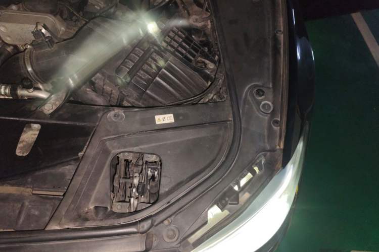 Used BMW 5 Series 2017 525Li Luxury Design Package Engine Bay Left