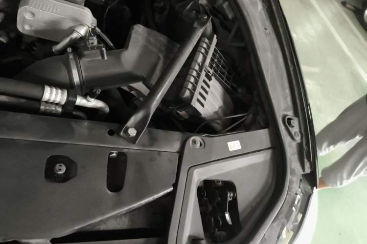 Used BMW 5 Series 2017 525Li Leading Model Engine Bay Left
