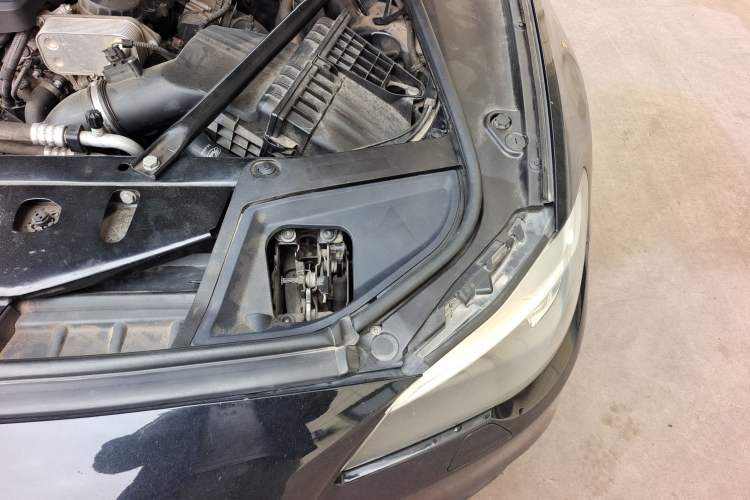 Used BMW 5 Series 2017 520Li Elegant Edition Engine Bay Left