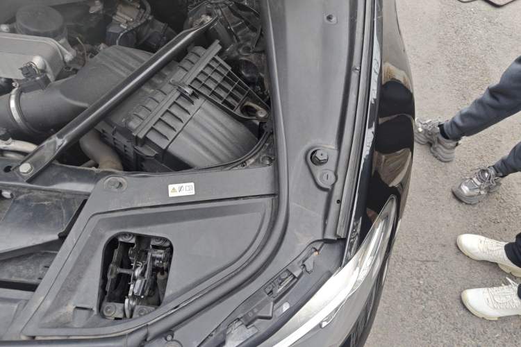 Used BMW 5 Series 2017 525Li Leading Model Engine Bay Left