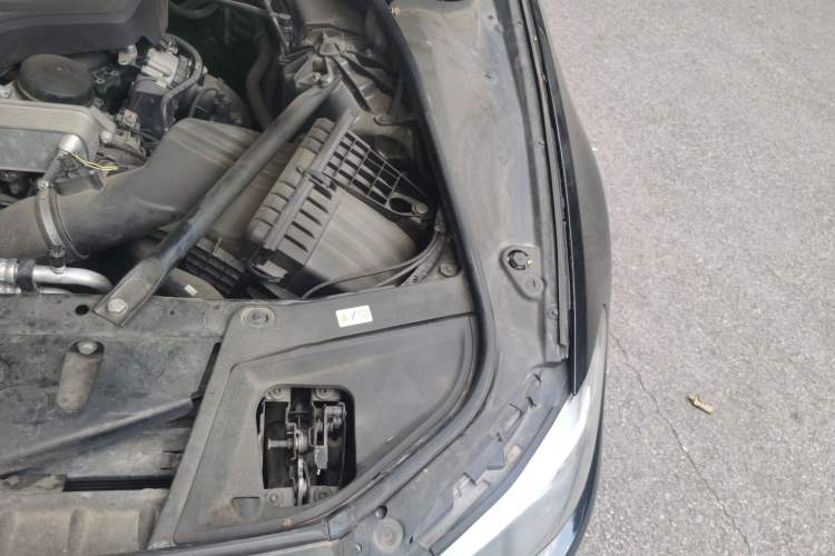 Used BMW 5 Series 2017 520Li Elegant Edition Engine Bay Left