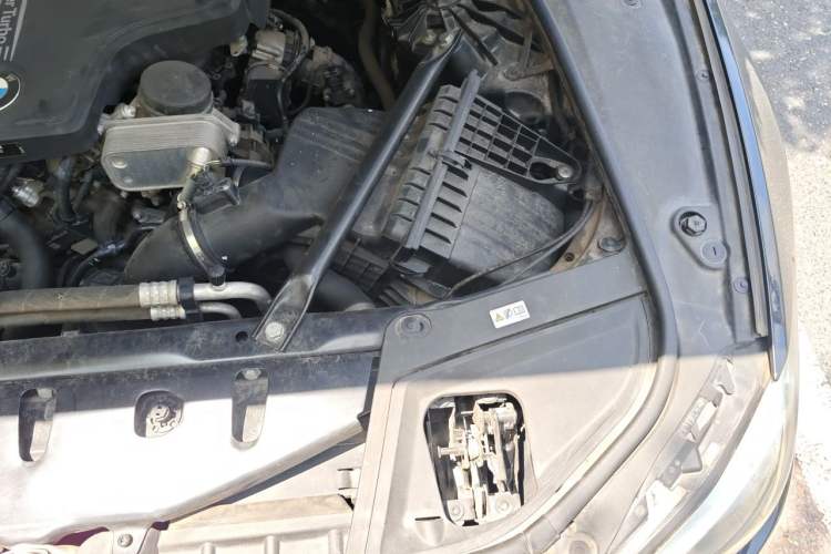Used BMW 5 Series 2017 520Li Elegant Edition Engine Bay Left