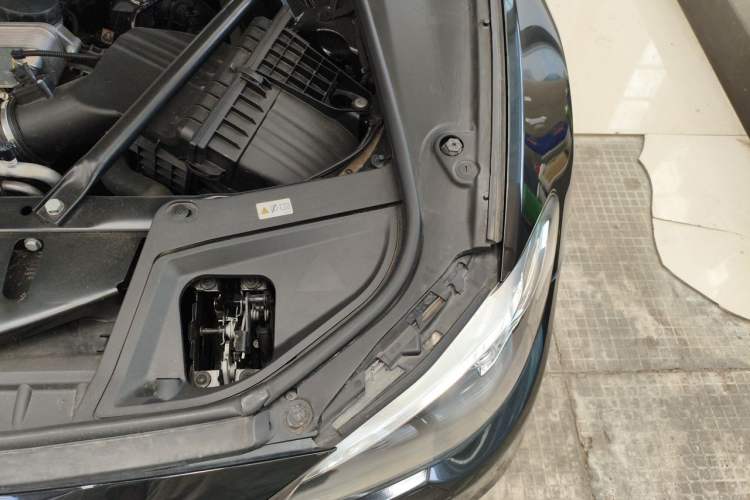 Used BMW 5 Series 2017 525Li Luxury Design Package Engine Bay Left