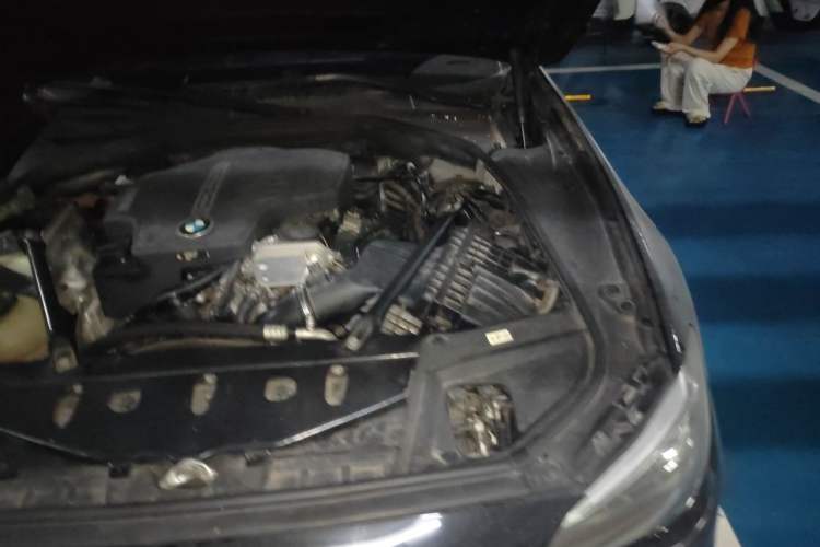 Used BMW 5 Series 2017 525Li Leading Model Engine Bay Left