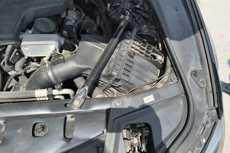 Used BMW 5 Series 2017 525Li Luxury Design Package Engine Bay Left