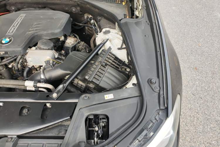 Used BMW 5 Series 2017 525Li Leading Model Engine Bay Left