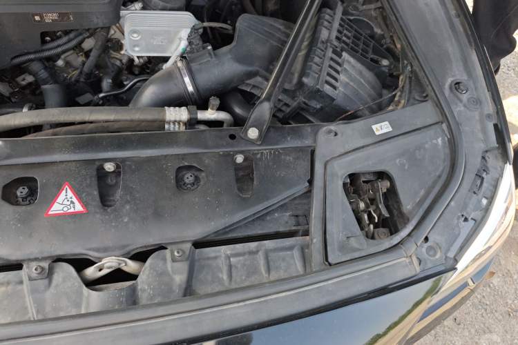 Used BMW 5 Series 2017 525Li Leading Model Engine Bay Left