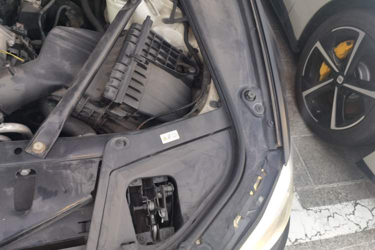 Used BMW 5 Series 2017 525Li Luxury Design Package Engine Bay Left