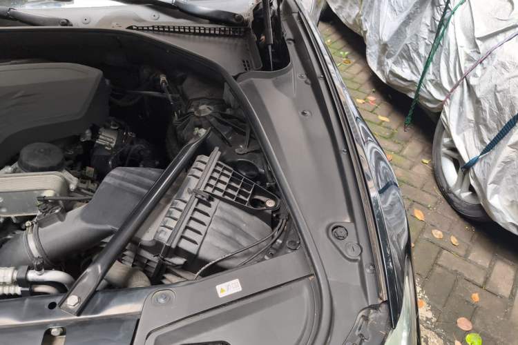 Used BMW 5 Series 2017 525Li Luxury Design Package Engine Bay Left
