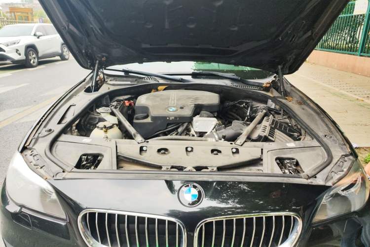 Used BMW 5 Series 2017 520Li Elegant Edition Engine Bay