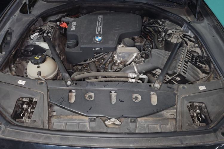 Used BMW 5 Series 2017 525Li Leading Model Engine Bay