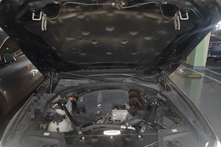 Used BMW 5 Series 2017 520Li Elegant Edition Engine Bay