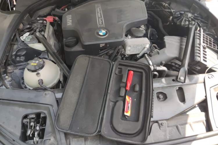 Used BMW 5 Series 2017 525Li Luxury Design Package Engine Bay